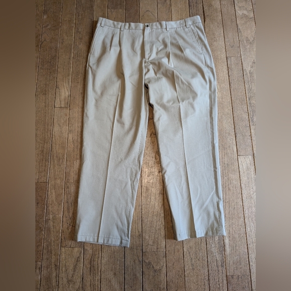 Eddie Bauer Men's Khaki Wrinkle Free Relaxed Fit Chinos Size 44x31 - Picture 1 of 6